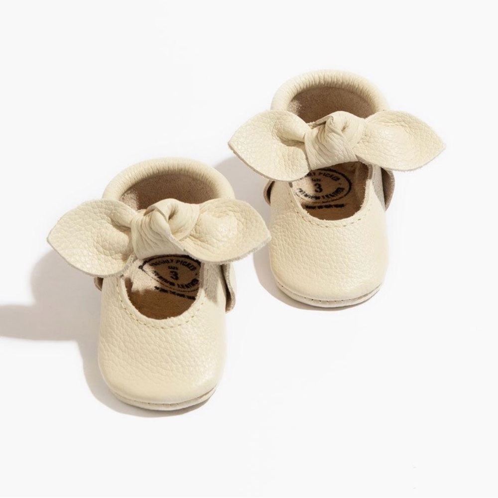FRESHLY PICKED Birch Knotted Bow Baby Shoe